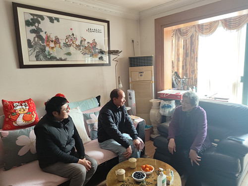 情系桑榆送眷注  敬老爱老暖新春  季新峰走访慰问退休老同志