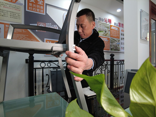 从“鄢万能”到“立异领航员”——记上海市五一劳动奖章获得者鄢继良的实干立异路