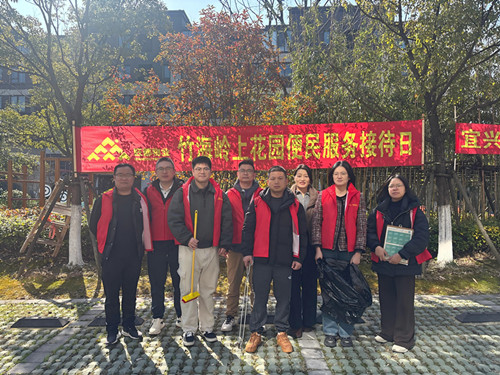 传承雷锋精神 誊写青春继承  直属事业部团员青年开展便民服务活动